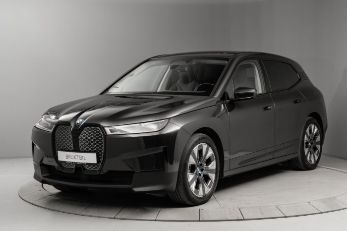 xDrive40 Charged Plus