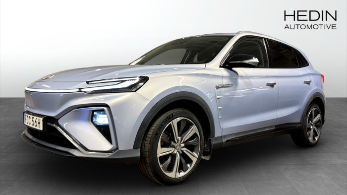 AWD 360° BOSE Skinn Elstol Panorama Navi Carplay