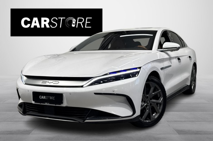 AWD // DynAudio / HUD / Ilmastoidut istuimet / Adaptv. vakkari / Panorama / Sähköpenkit //