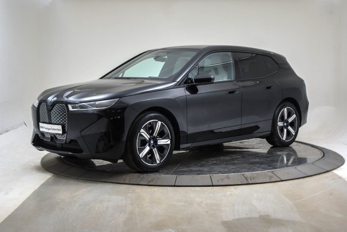 xDrive40 Fully Charged (K)