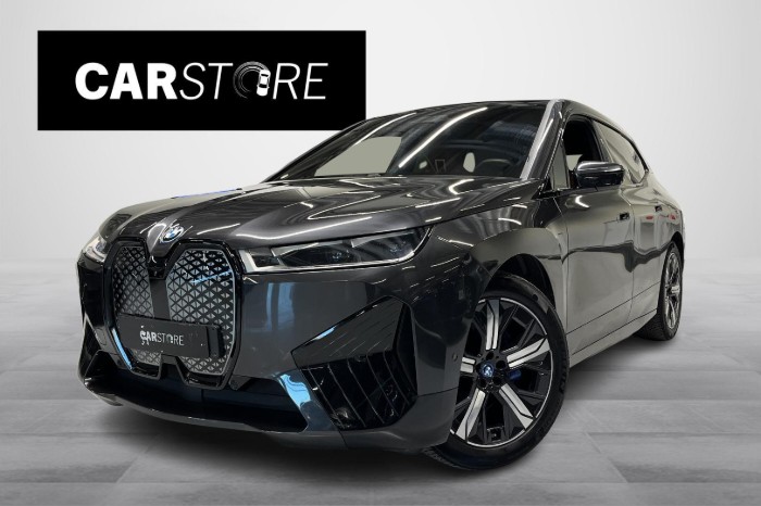 xDrive40  Sport // Skylounge / Koukku / ACC / Laser-Valot / 360°- Kamerat / H&K / Comfort access //