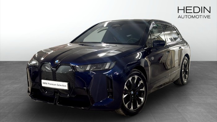 M60 xDrive Fully Charged M Sport Drag Panorama