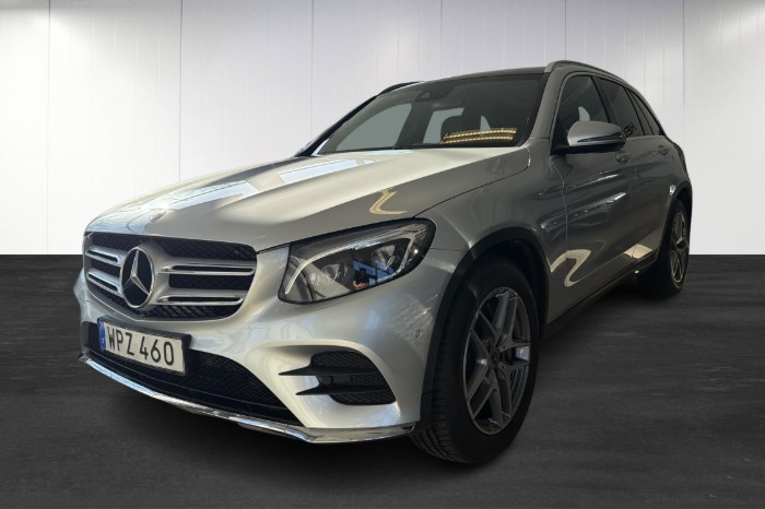 220 D 4MATIC  AMG Line / Panorama / Burmester / Drag