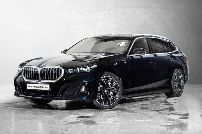 Touring xDrive40 Fully Charged Premium E (K)