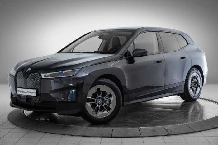 xDrive40 Charged Plus