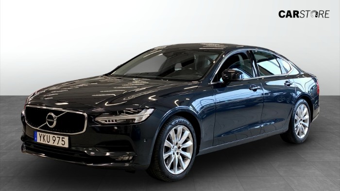 D5 AWD Geartronic 235hk Momentum Backkamera Navi