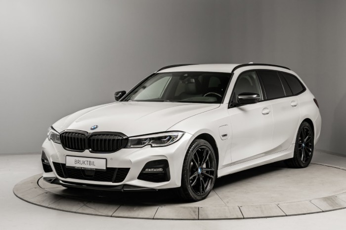 330e xDrive Touring