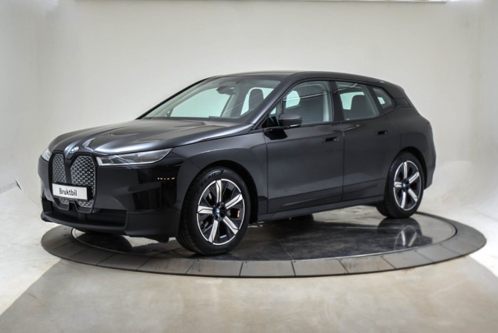 xDrive40 Charged Plus