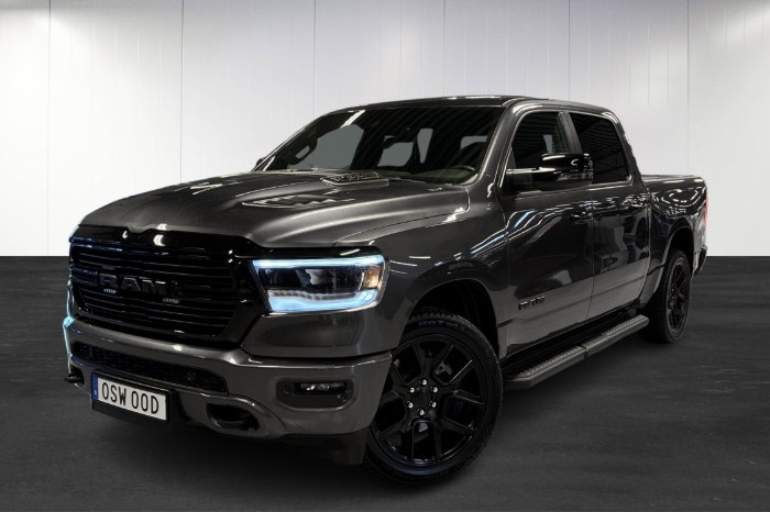 Crew Cab 5.7 V8 HEMI 4X4 | Laramie | Drag | Helläder | Backkamera |