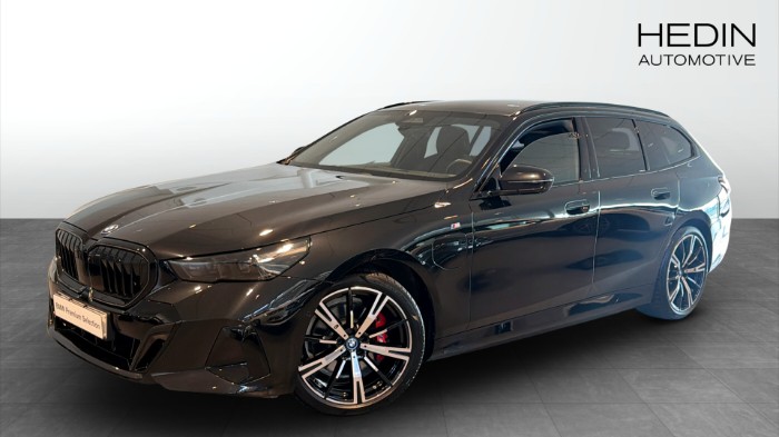 xDrive Touring M-Sport Pro Innovation Pano B&W Drag