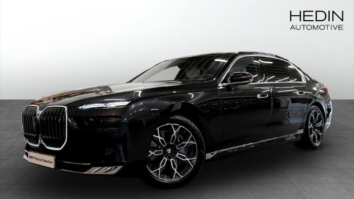 xDriev 60 B&W Theatre Screen Massage Automatdörrar Pano Sky