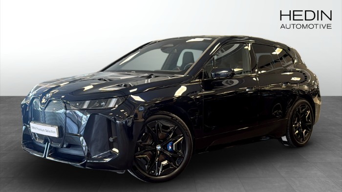 xDrive60 Fully Charged M Sport Drag Pano 22"