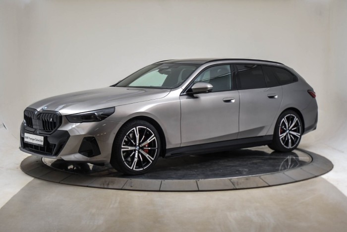 Touring xDrive40 Fully Charged Premium E (K)