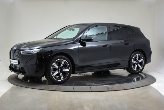 xDrive40 Charged Plus