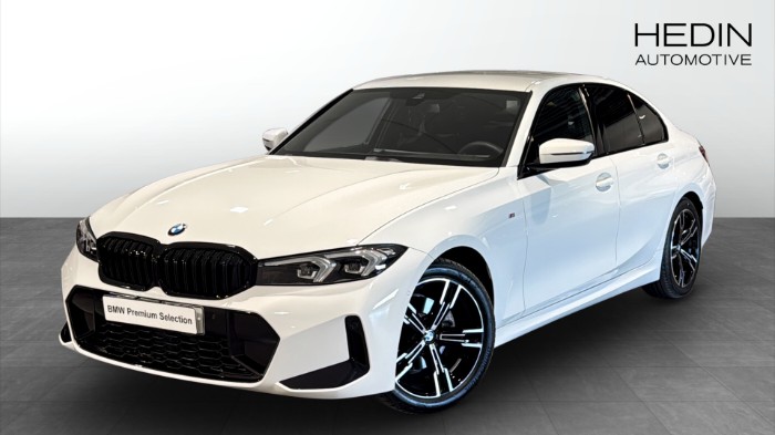 320I XDRIVE SEDAN