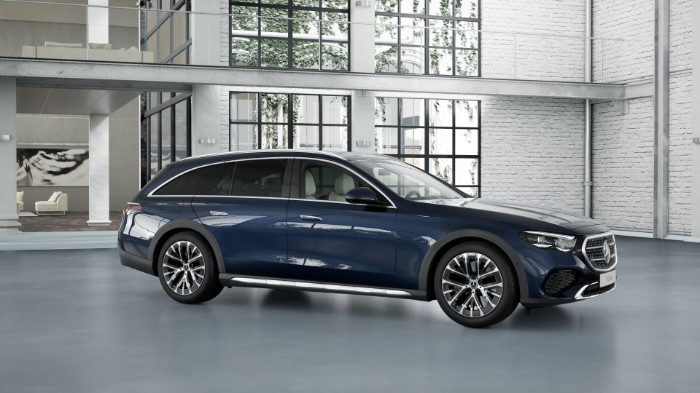 300 de 4MATIC Luftfjädring,  Burmester® 4D, MBUX Superscreen