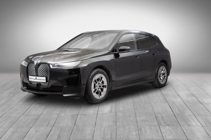 xDrive40 Charged Plus