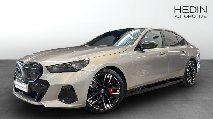 M60 xDrive M-Sport Pro Innovation Travel B/W Pano Drag