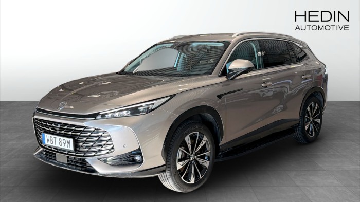 LUXURY PLUG-IN HYBRID