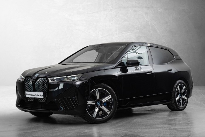 xDrive40 Charged Plus