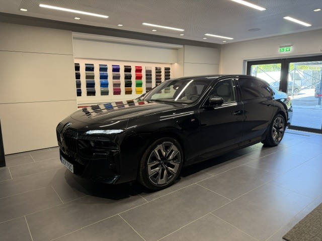 i7 xDrive60