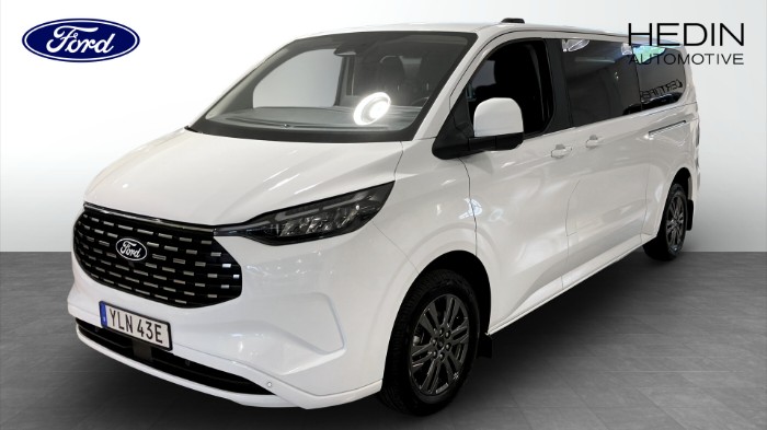 TITANIUM TOURNEO 340L PHEV 9 sits