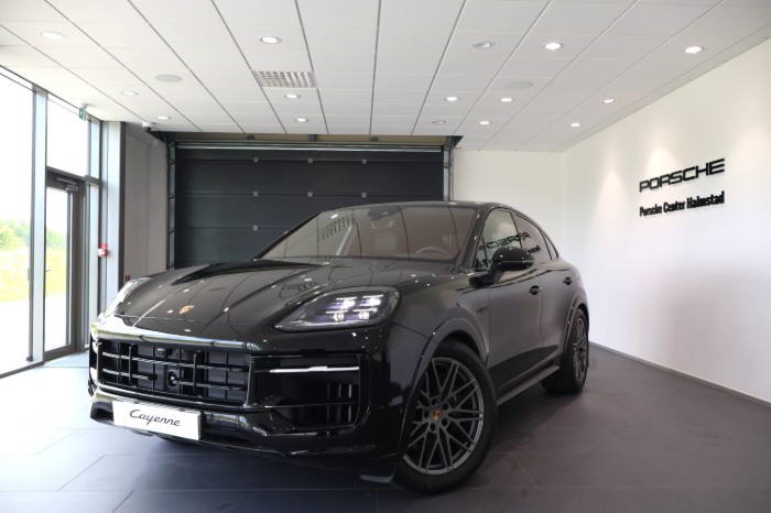 E-Hybrid Coupé 470 HK Black Edition / 1.99% RÄNTA
