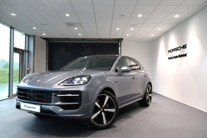 E-Hybrid Coupé 470HK Black Edition/ 1.99% RÄNTA