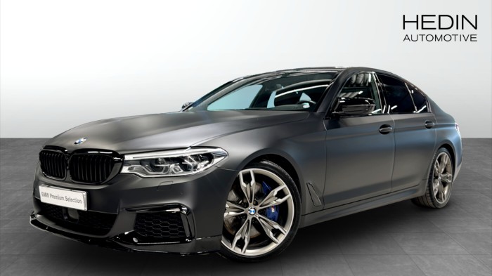 M550i xDrive Sedan B&W Drag