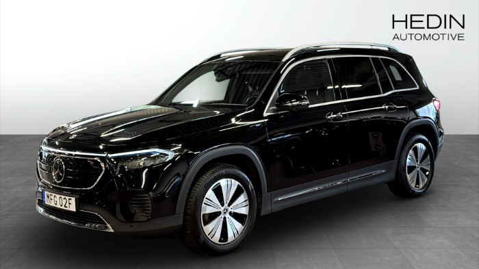 EQB 300 4MATIC Adaptiv Farthållare Panoramatak
