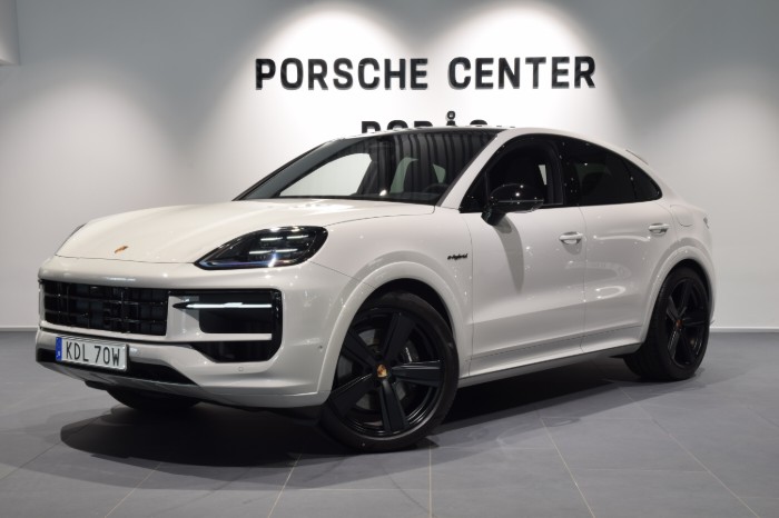 E-Hybrid Coupé Black Edition / 1.99% Ränta
