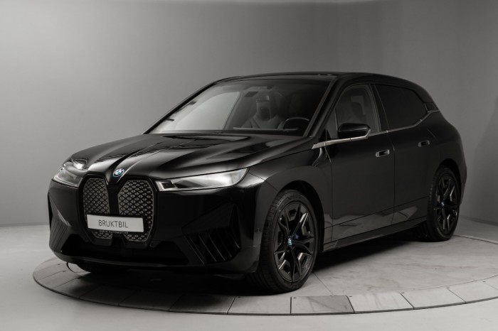 xDrive40 Fully Charged (K)