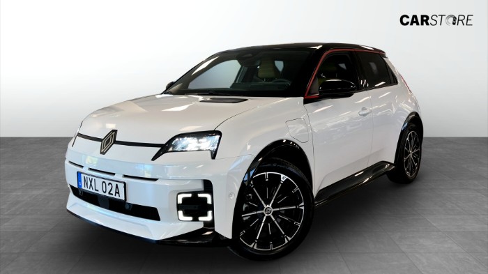 R5 E-TECH ICONIC FIVE 52KWH 150HK CARPLAY NAVI