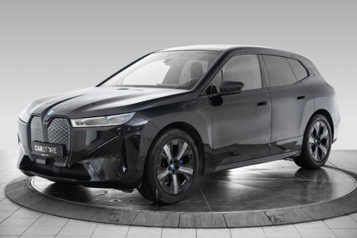 xDrive40 Fully Charged (K)