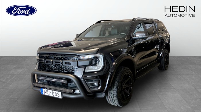 WILDTRAK DOUBLE CAB PHEV BLACKED OUT DEMO