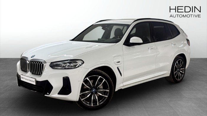 xDrive 30e / 20" LM fälg / M Paket / Backkamera