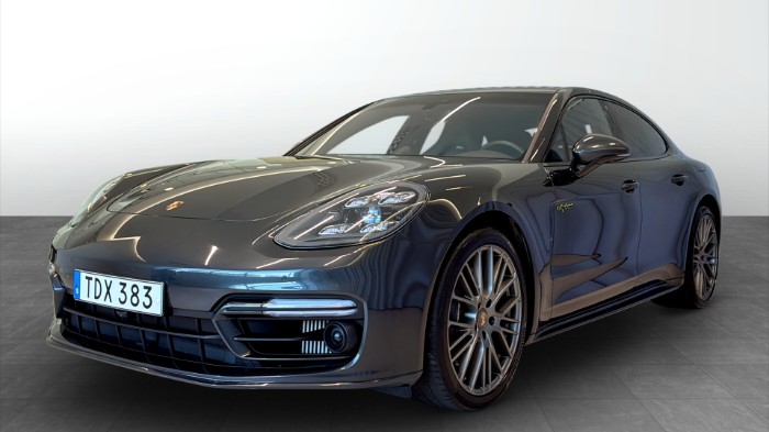 4 E-Hybrid AWD PDK Platinum Edition / 1 brukare