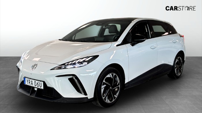 Electric Long Range 64 kWh, 360 Kamera Navi Carplay Moms