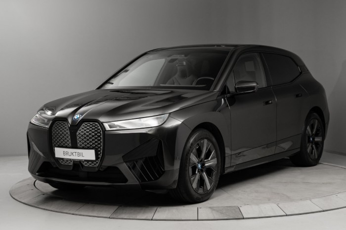 xDrive40 Fully Charged (K)