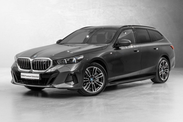 Touring xDrive40 Fully Charged Premium E (K)