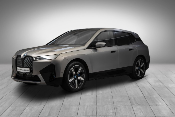 xDrive40 Fully Charged (K)