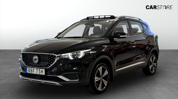 143Hk / Panorama / Kamera / CarPlay