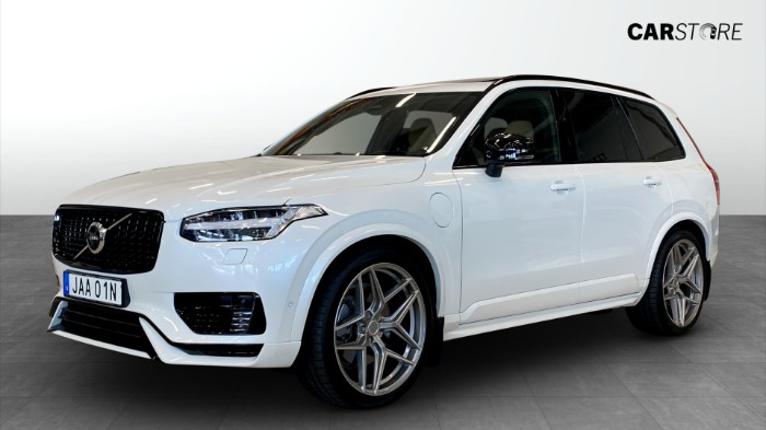 Recharge T8 (456hk) Ultimate Dark - AWD - Drag - Pano - B&W