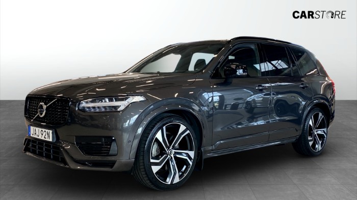 Recharge T8 (456hk) Ultimate Dark - AWD - Drag - Pano - B&W