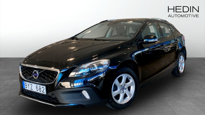 V40 CROSS COUNTRY MOMENTUM AUT