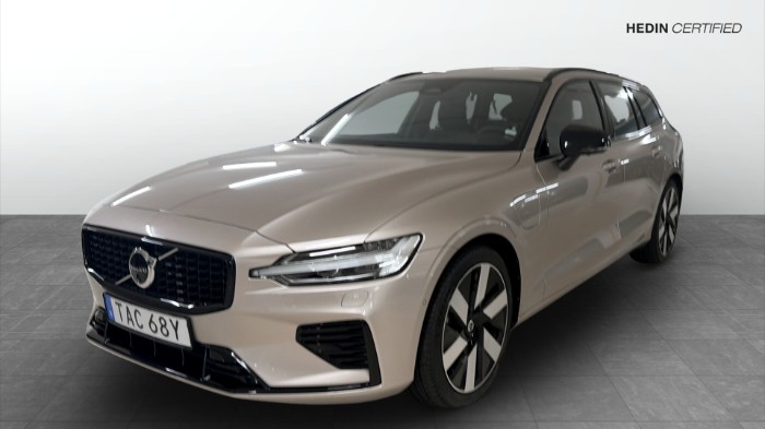 Recharge T6 AWD 399hp Plus Dark I Orrefors