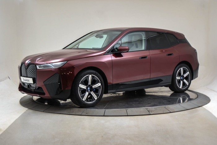 xDrive40 Charged Plus