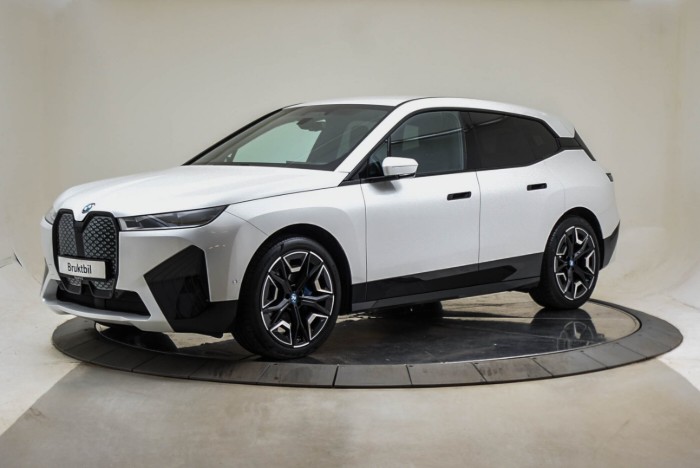 xDrive40 Charged Plus (K)