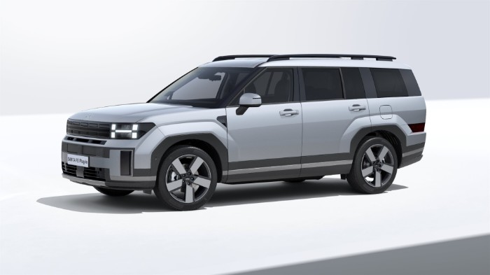 ADVANCED  4WD PLUG-IN HYBRID 7-SITS