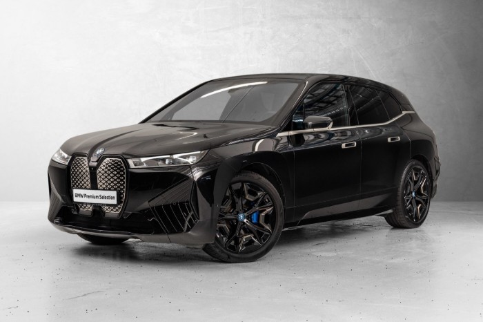 xDrive40 Fully Charged (K)
